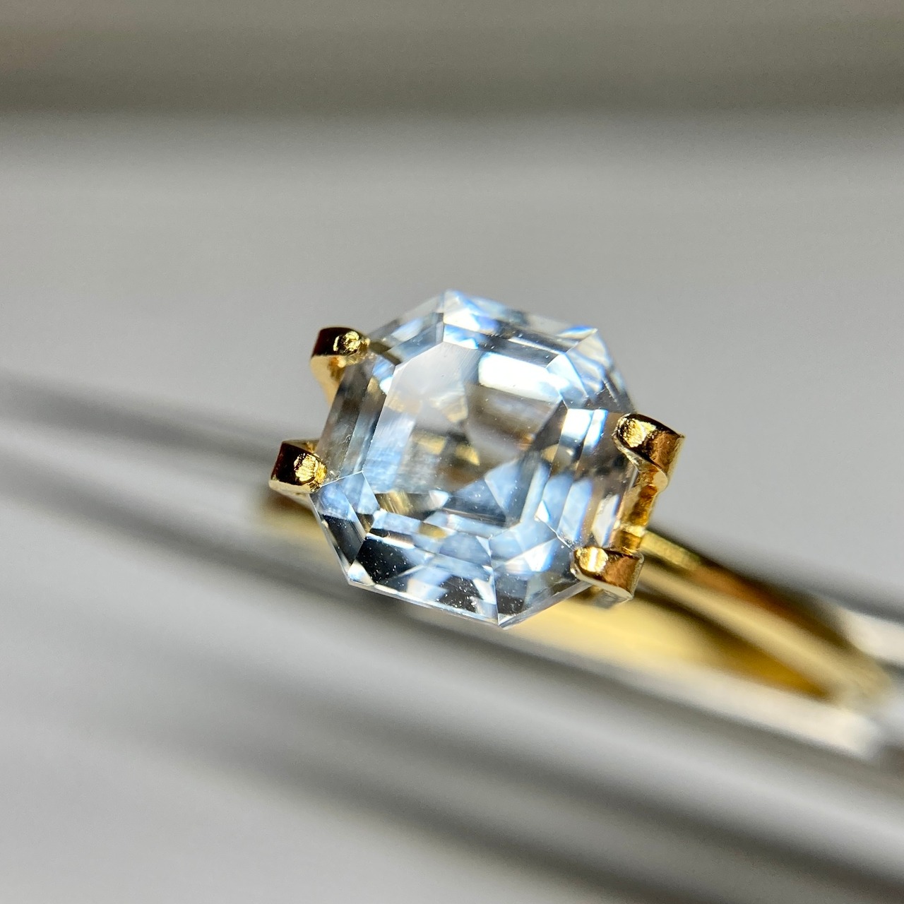 3月誕生石 アクアマリン 2.204ct 淡ブルー アッシャーカット 簡易ソーティング付き No.194