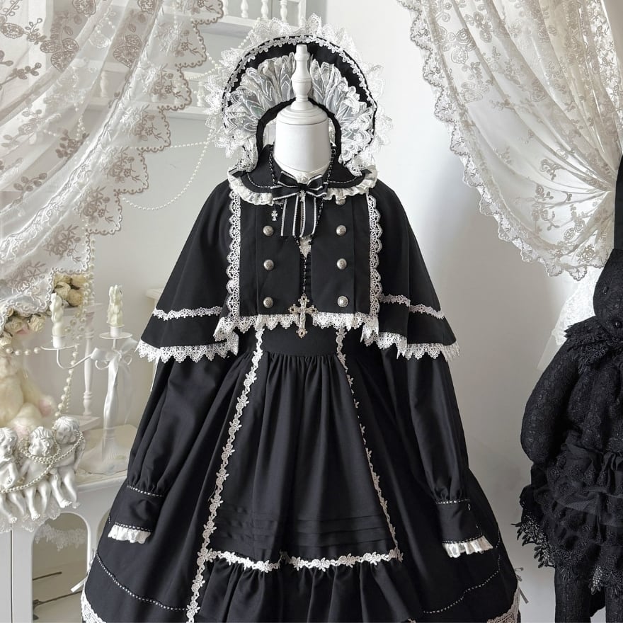 手持ちの服が見違える、魔法のアクセント｜繊細レースを贅沢に重ねた