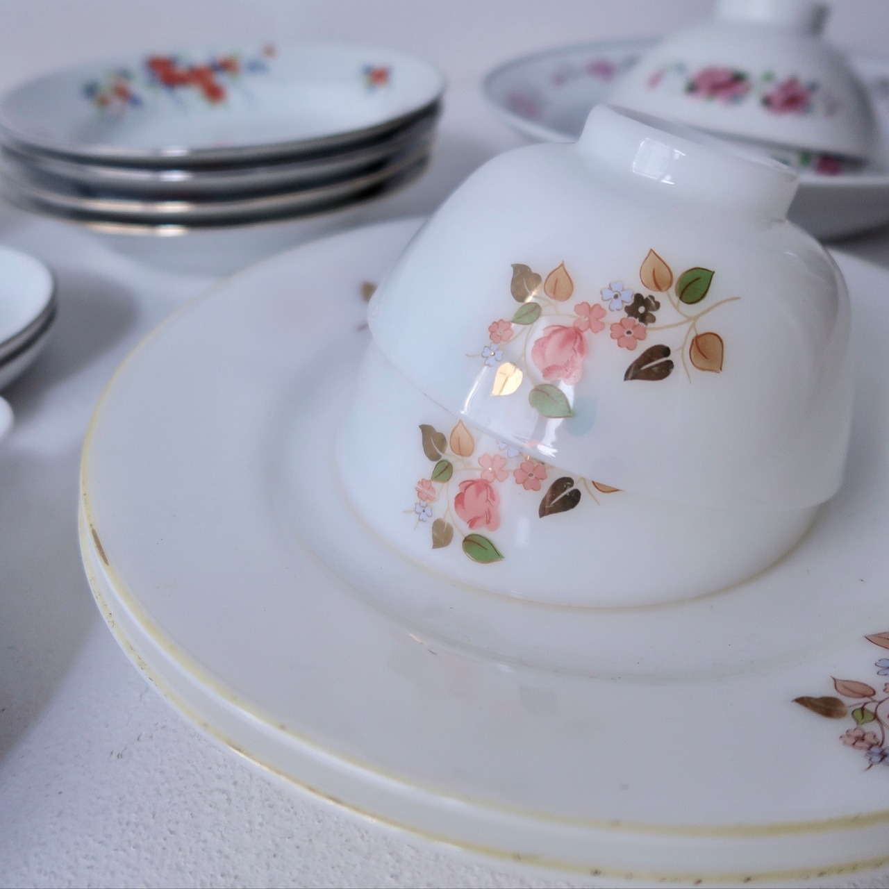 【台湾食器】ミルクガラスのお皿