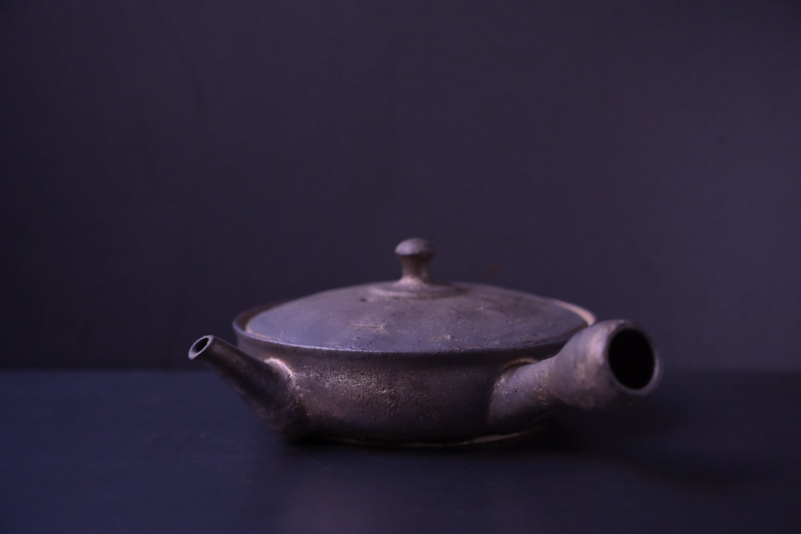 前川淳蔵 黒金彩 極平急須 | 鎌倉倶楽部 茶寮