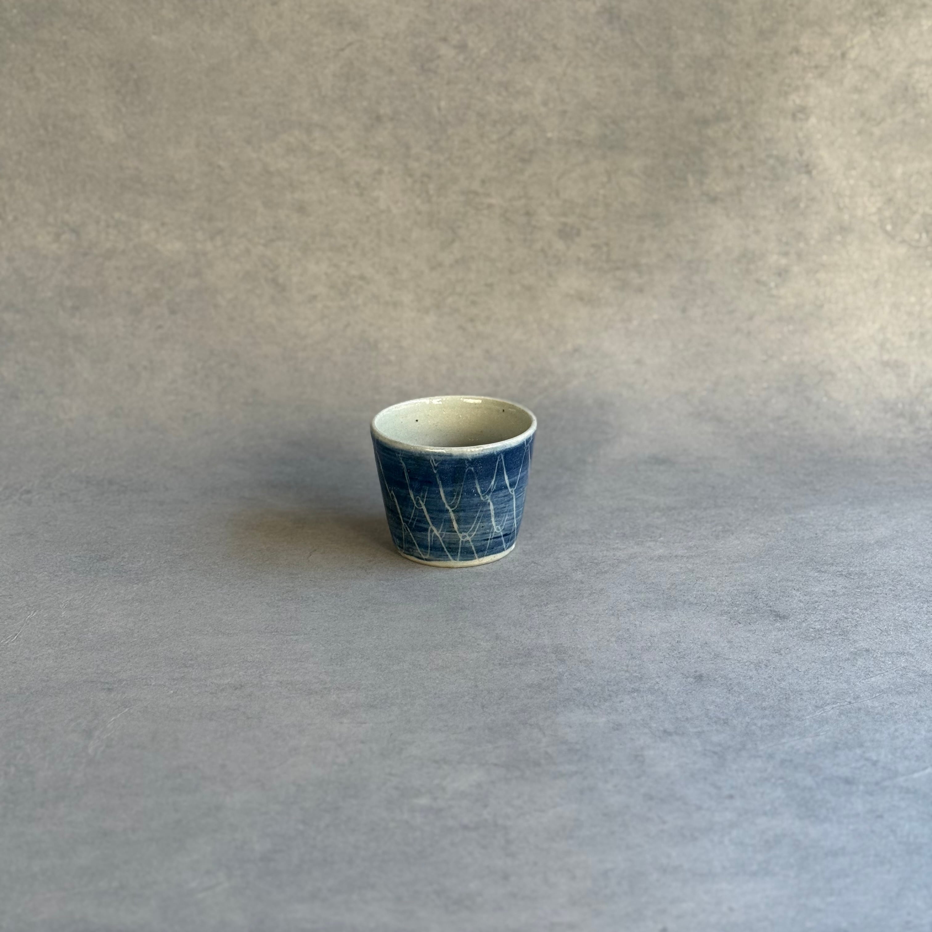 日高伸治   青白磁  そば猪口  呉須