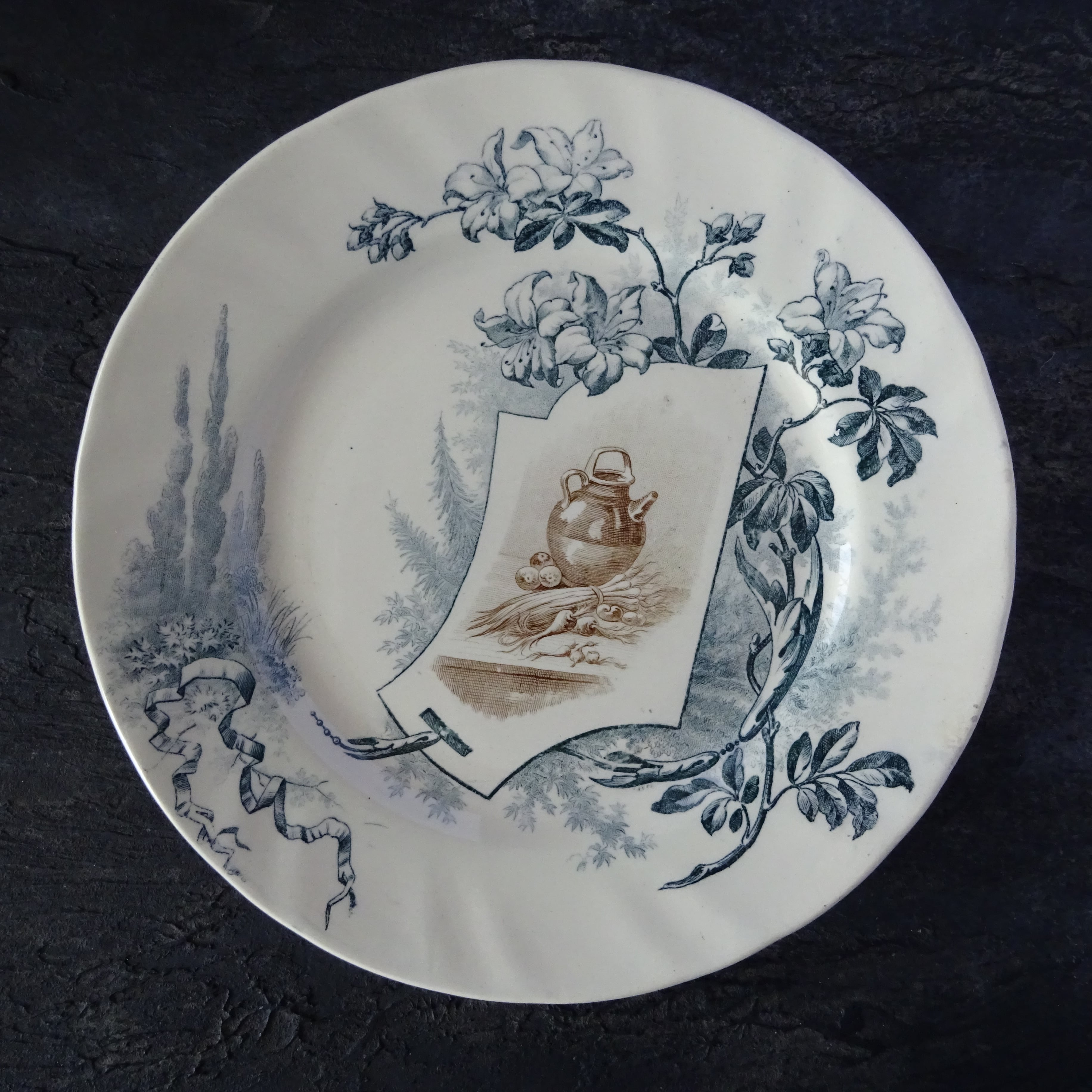 Creil et Montereau  modèle《Cartels》assiette plate (A)