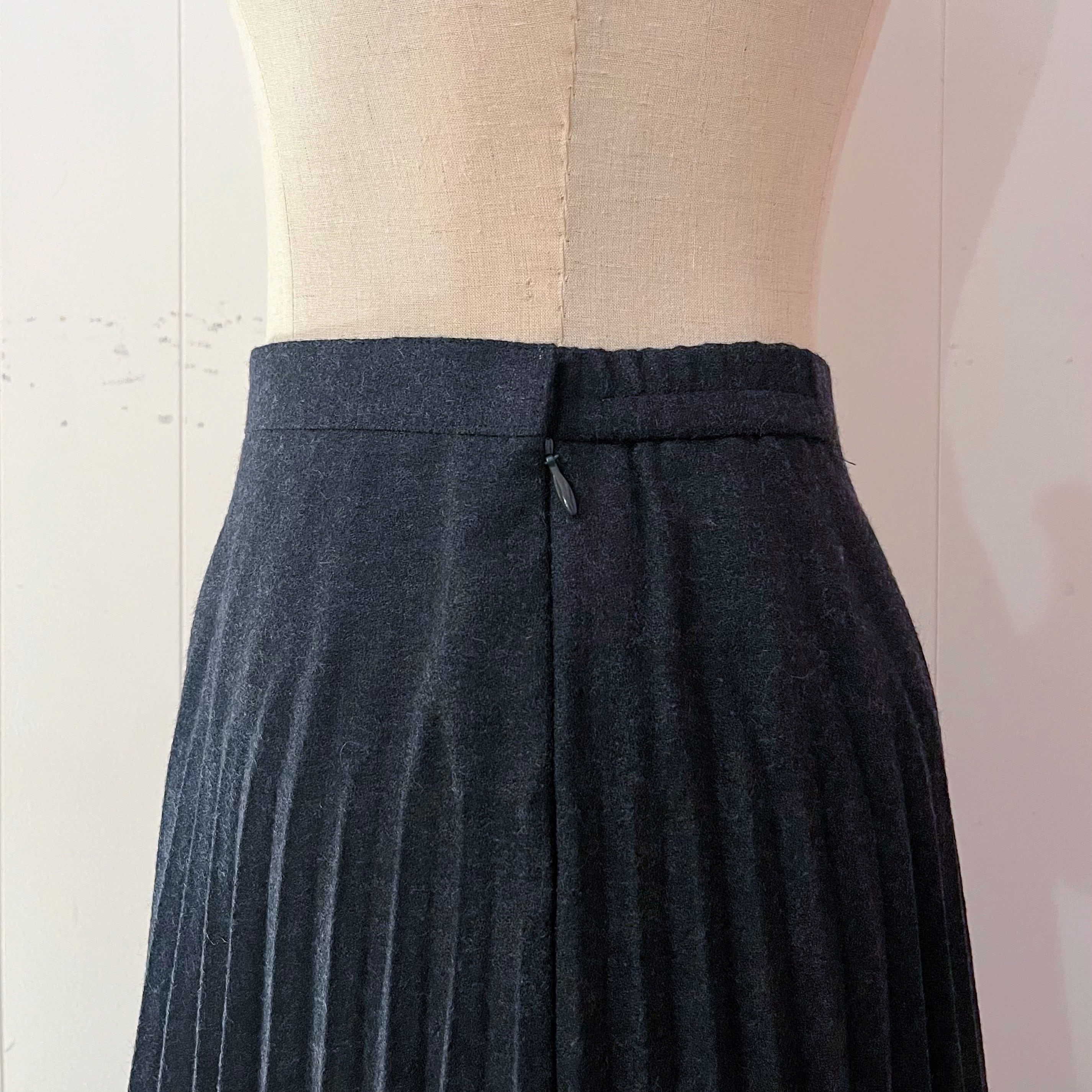 gray accordion pleats skirt