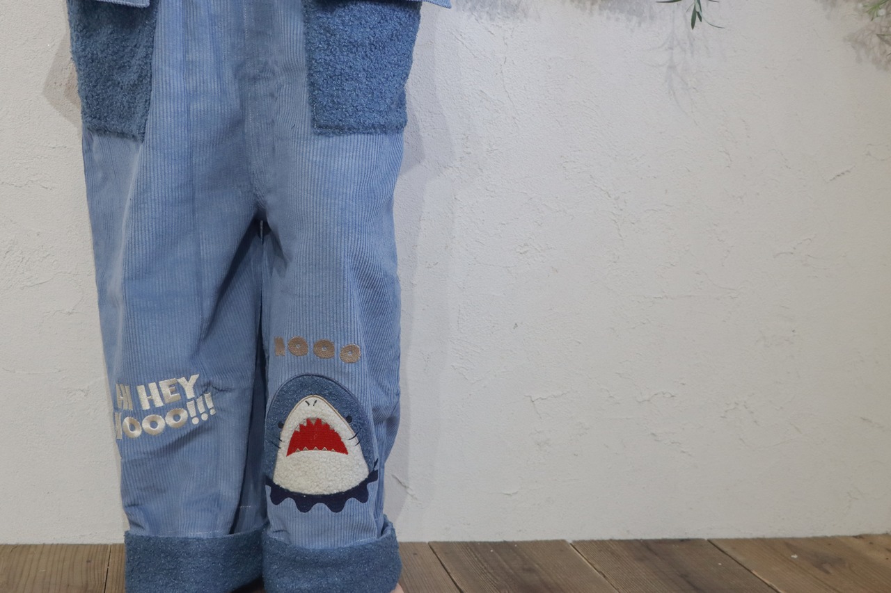 【そっと繋がる。】服ごと自分を説明するコーデュロイ サメゆるだぼサロペット/ Corduroy Shark Overalls (Loose-Fit & Self-Expressive) - 10