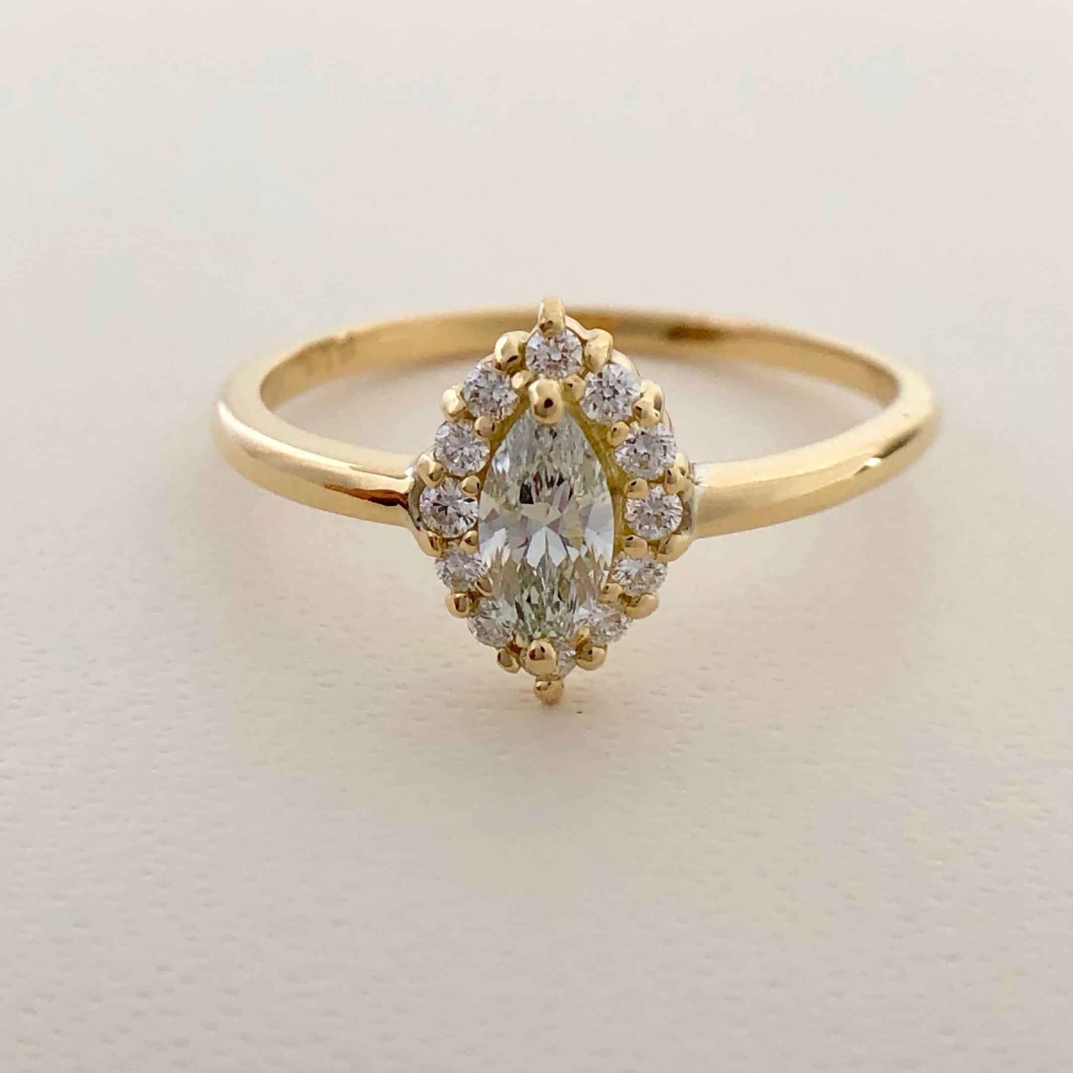 マーキスカット ダイヤモンド ヘイローリング 0.183 / 0.10 ct K18イエローゴールド チェカ 鑑別書付 | cheka Diamond  & Jewelry powered by BASE