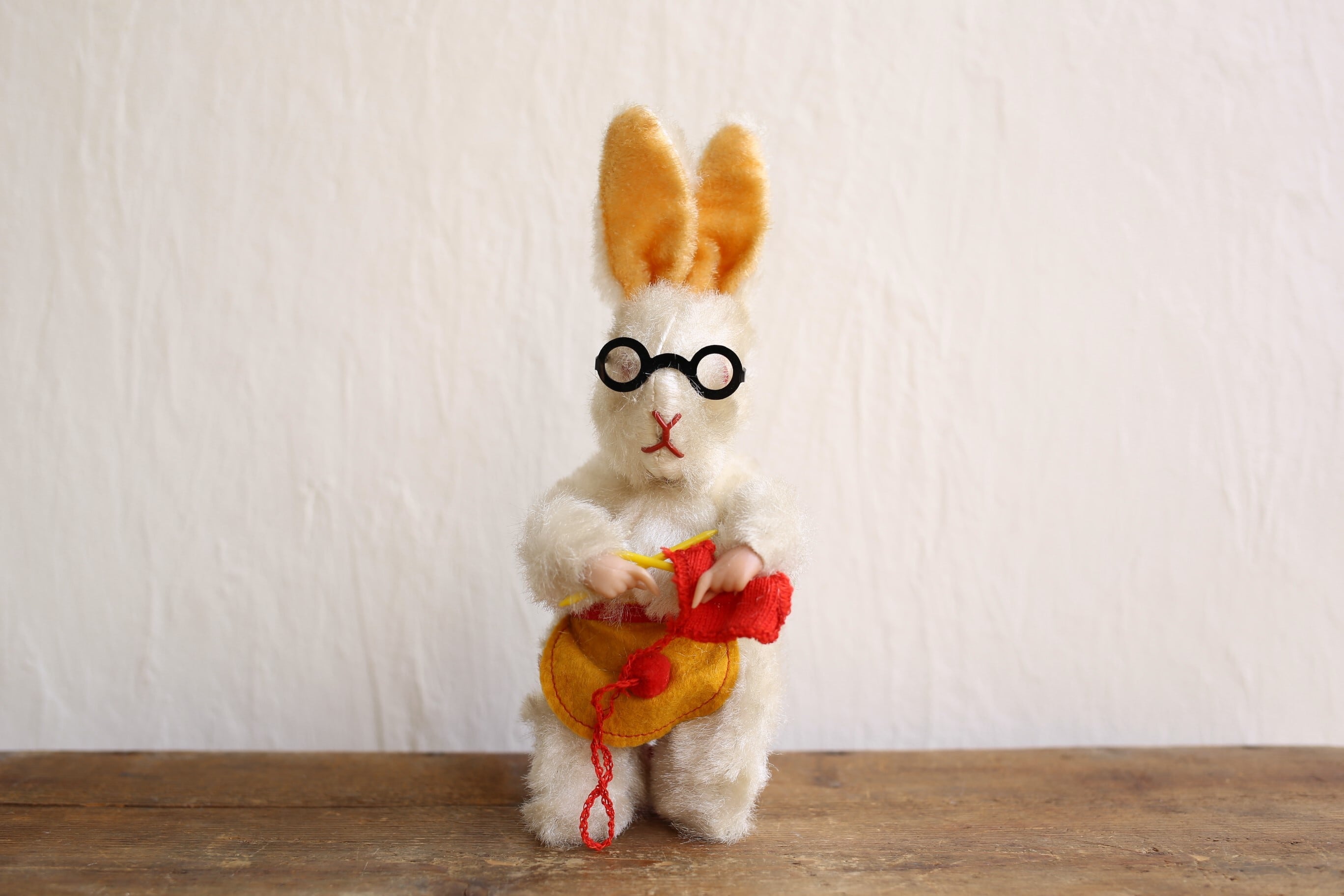 アンティーク ヴィンテージ ドイツ max carl ゼンマイおもちゃ 「編み物をするウサギ」N-03344