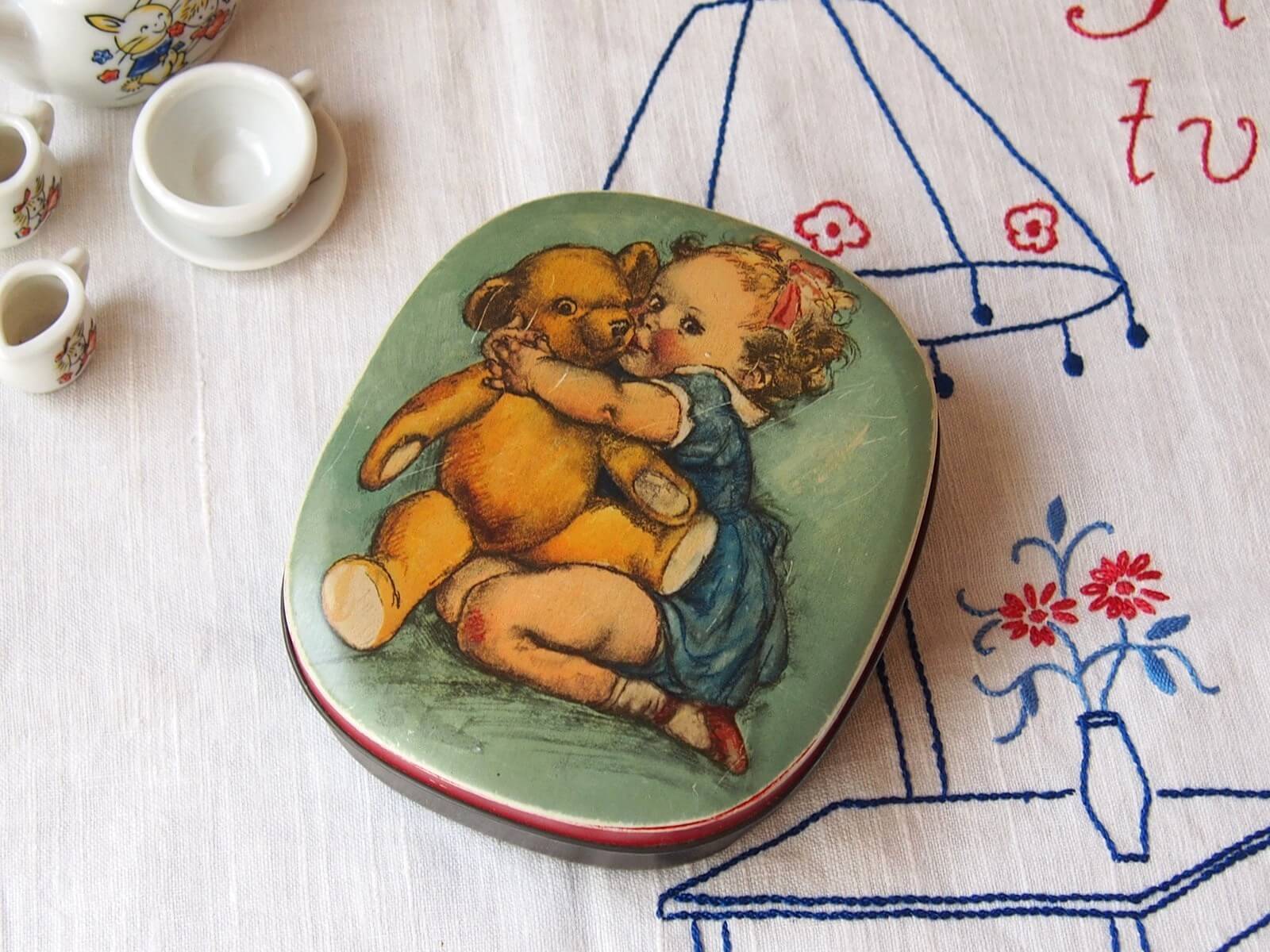 イギリスアンティーク　トフィー缶　お菓子缶　