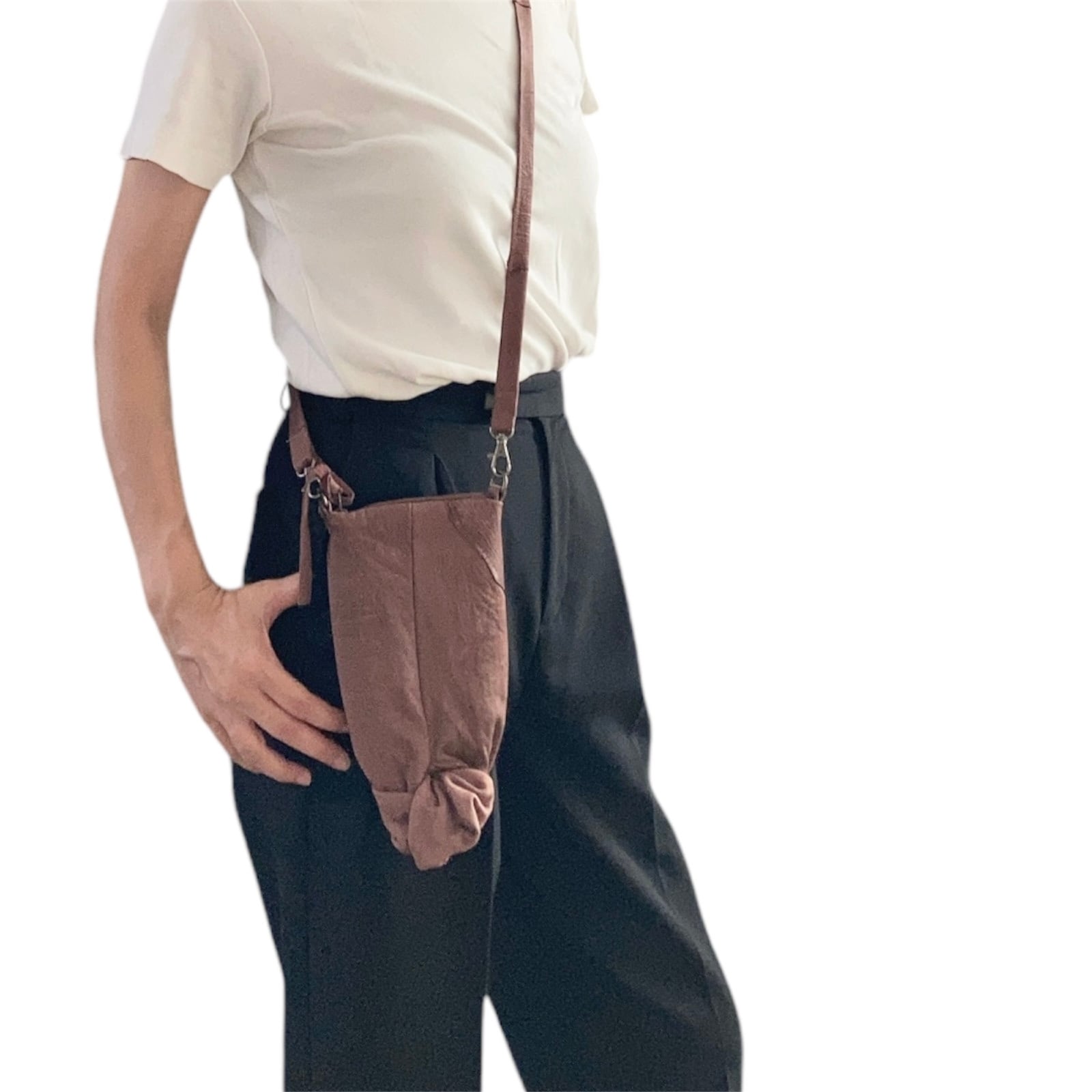 ZOZOTTE ラムレザースマホショルダー/ブラウン