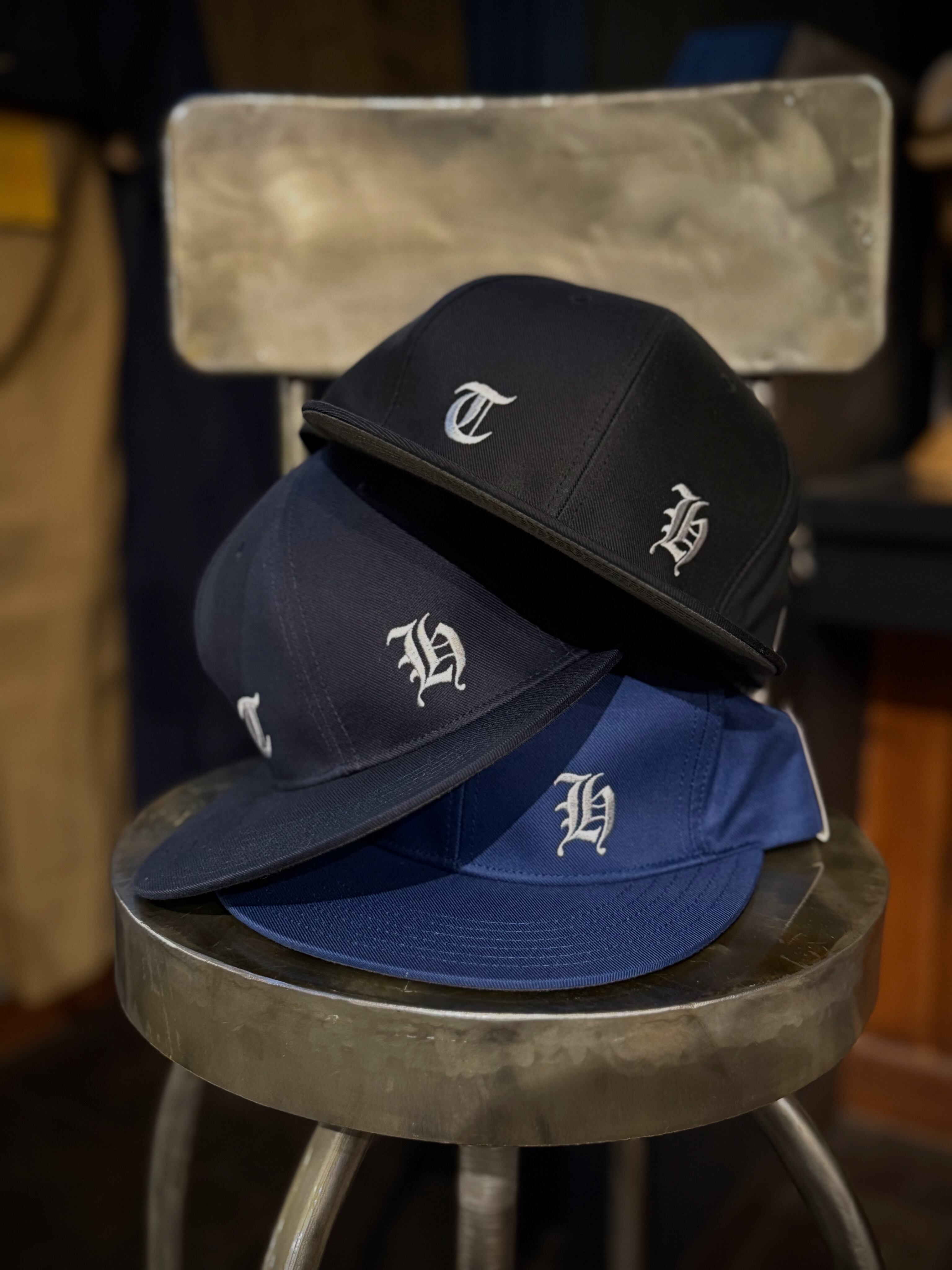 THE H.W.DOG & CO. QUADRUPLE BOX CAP