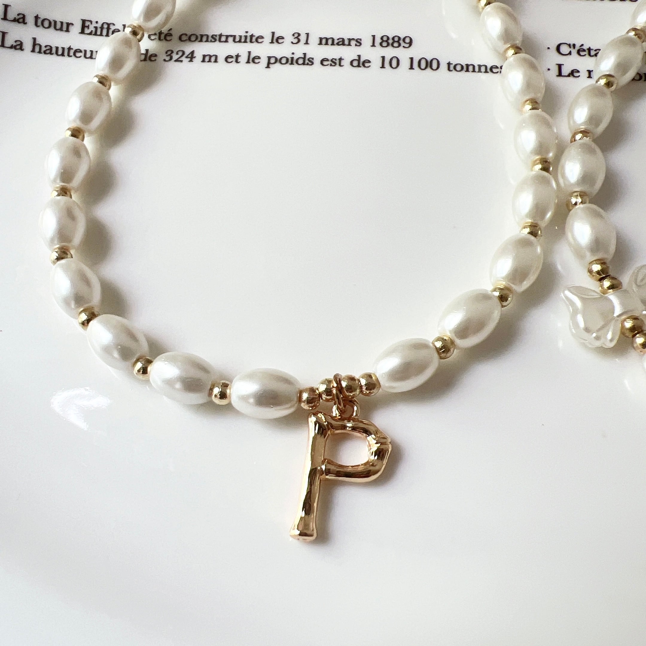 高級感たっぷりイニシャルネックレス