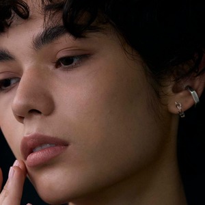 秋元 剛氏コラボレーション Hoop Earrings ピアス