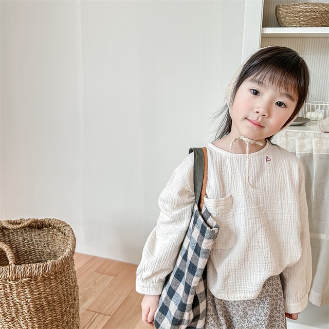 《取寄》 ハート刺繍コットンリネンのポケットトップス （全２色） ADBB 韓国子供服 やわらかカットソー