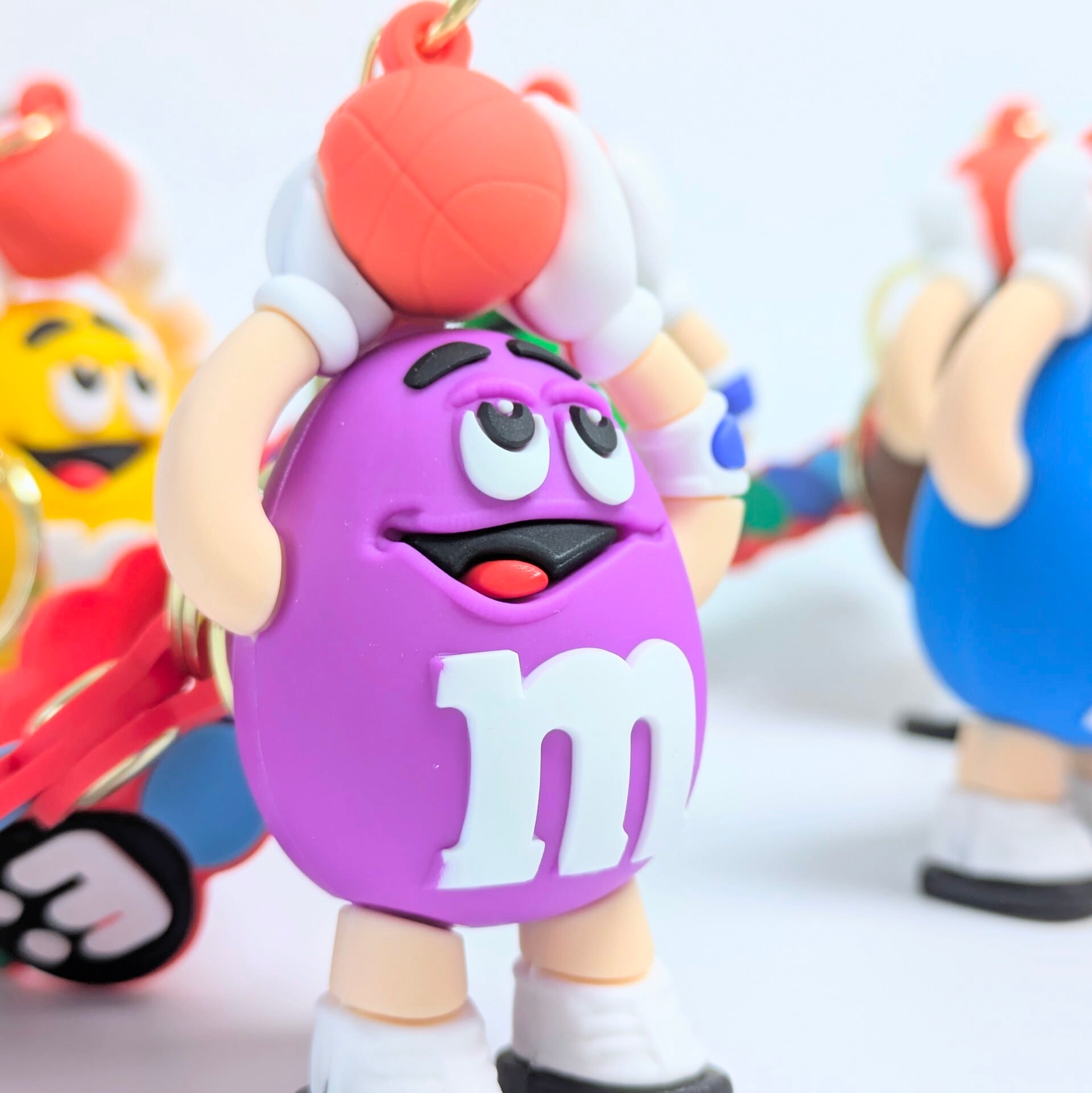 【 m&m's  ( エムアンドエムズ )  】3D Rubber KeyHolder / 3Dラバーキーホルダー バスケットボール / PURPLE〚アメリカン雑貨 アメトイ〛