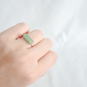 グリーンアベンチュリン　ほそながい　シルバーの指輪