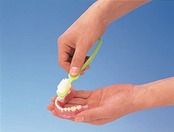 入れ歯洗浄ブラシ ハビナース クリンスマイル 入れ歯ケア 義歯清掃用ブラシ かたさの違う2種類のブラシ 吊り下げ保管可能 1023200