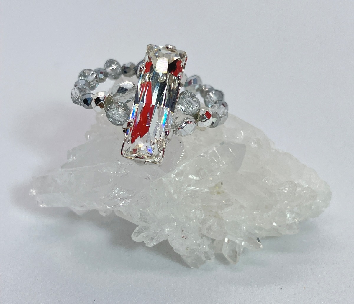 Bijou Ring 105 | Club Silencio