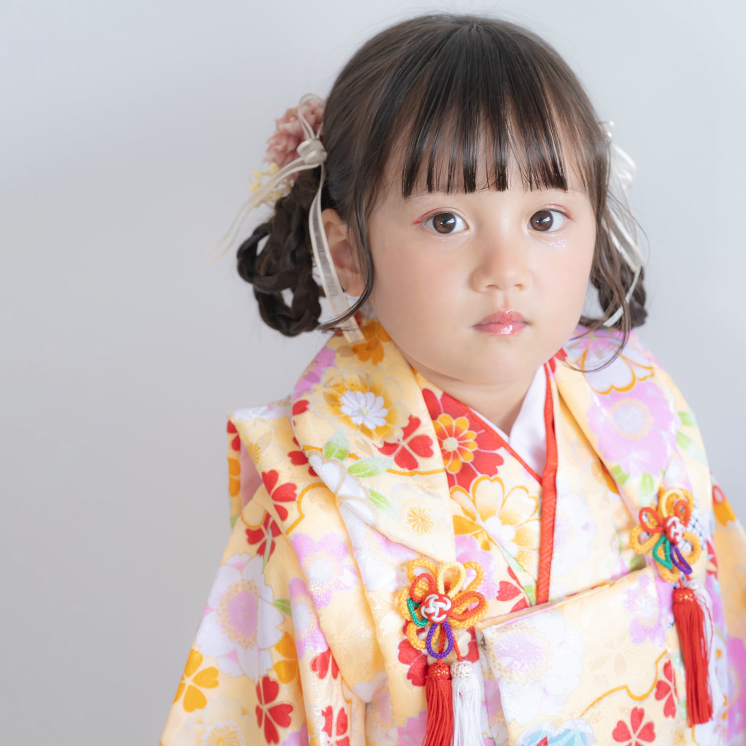 【七五三3歳リボン髪飾り黄色/白/ベージュQ】ひつじヘアアレンジ/二分の一成人式前撮り/卒園式/小学生女の子/ジュニア袴/お祝いギフトにもぴったりの全商品プレゼントラッピング発送＊代々木/七五三3歳被布着付け/着物レンタルらふりじー