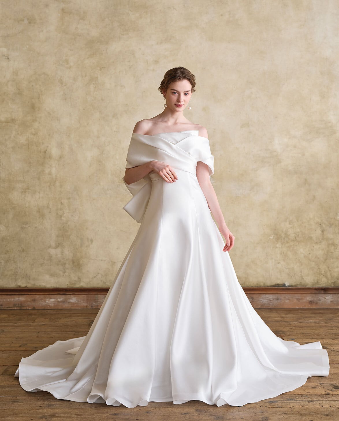 ウェディングドレス ふっくら柔らかなバックリボン 取り外しオフ  