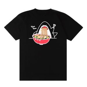 【KIDS 150サイズ】　I LOVE RAMEN!!! – SLURP SHARK 叫べ！ラーメン愛！！ 大人気！【ラーメン大好き!!】 サメTシャツ　 フリンジ刺繍ラーメン麺 シャークT