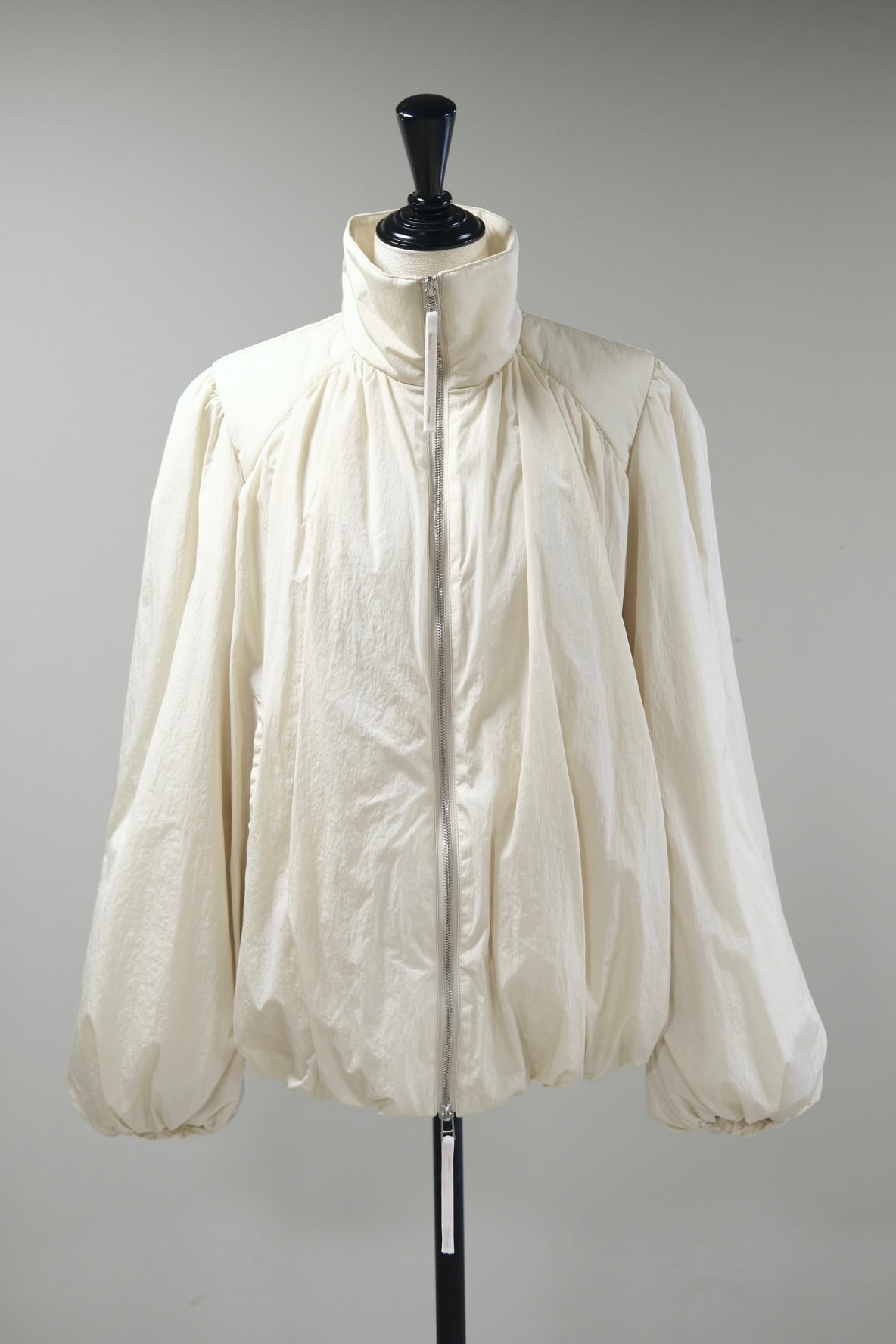 【FETICO】GATHERED PADDED BLOUSON - light beige -