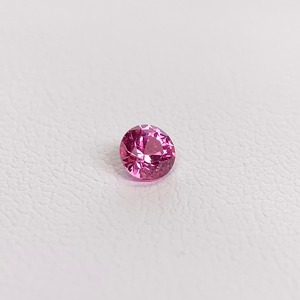 丸いスピネル 赤系 約3.1*2.2mm r-0523