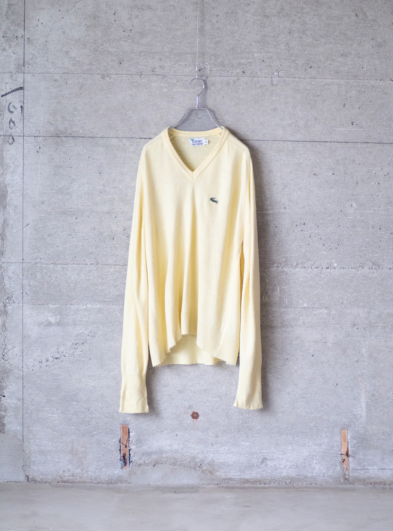 "IZOD LACOSTE" 1970s Orlon acrylic V-neck knit