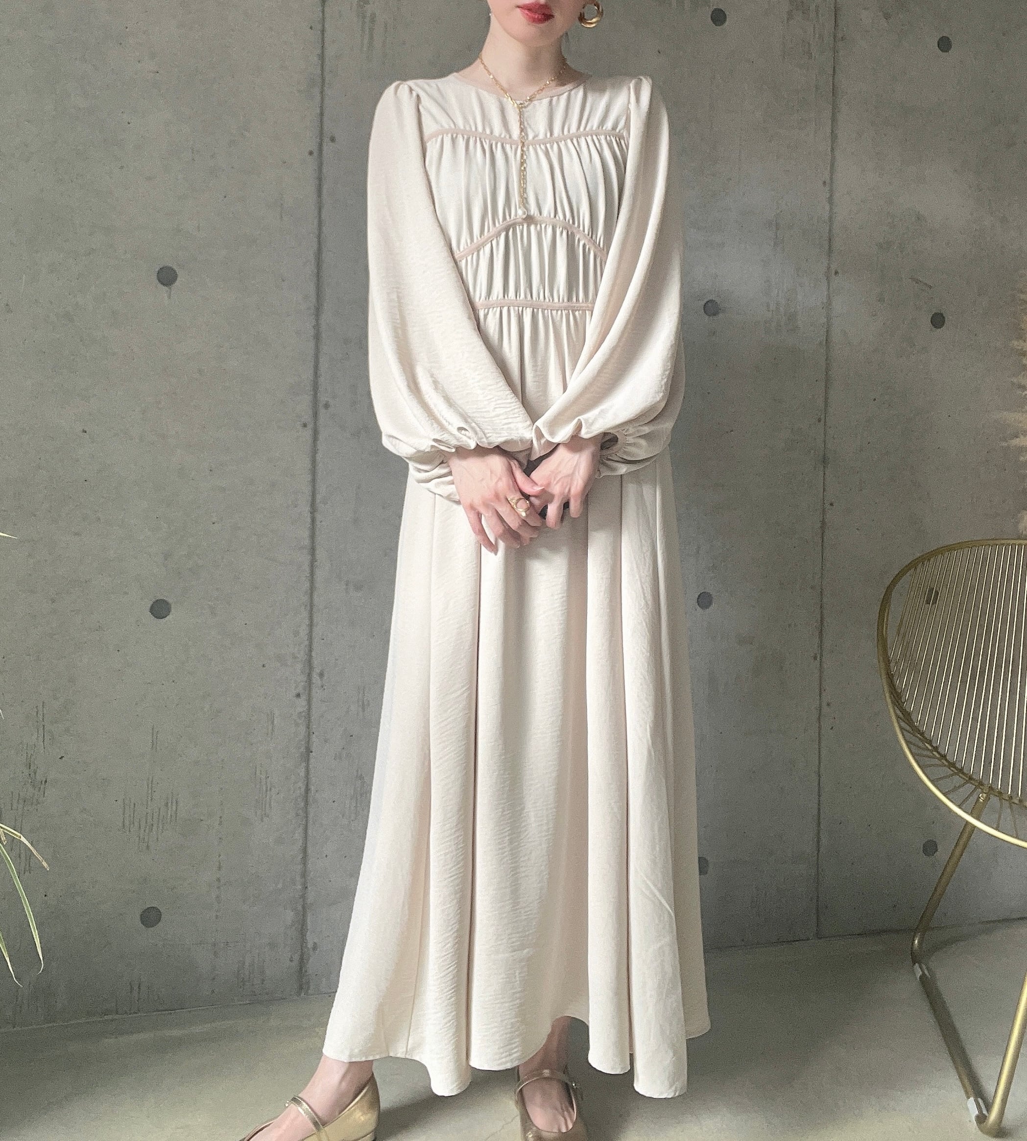 即納】ビスチェ風パイピングギャザーワンピース【アイボリー】 | eeny