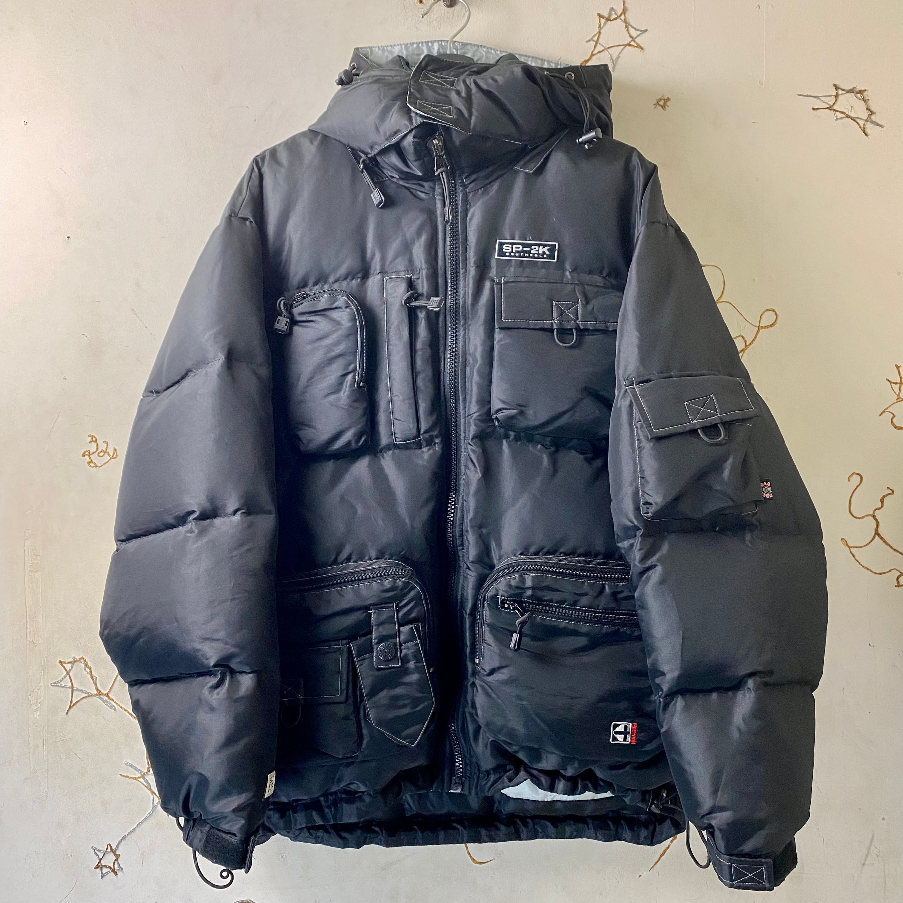 SOUTH POLE asymmetrical pockets down jacket | NOIR ONLINE