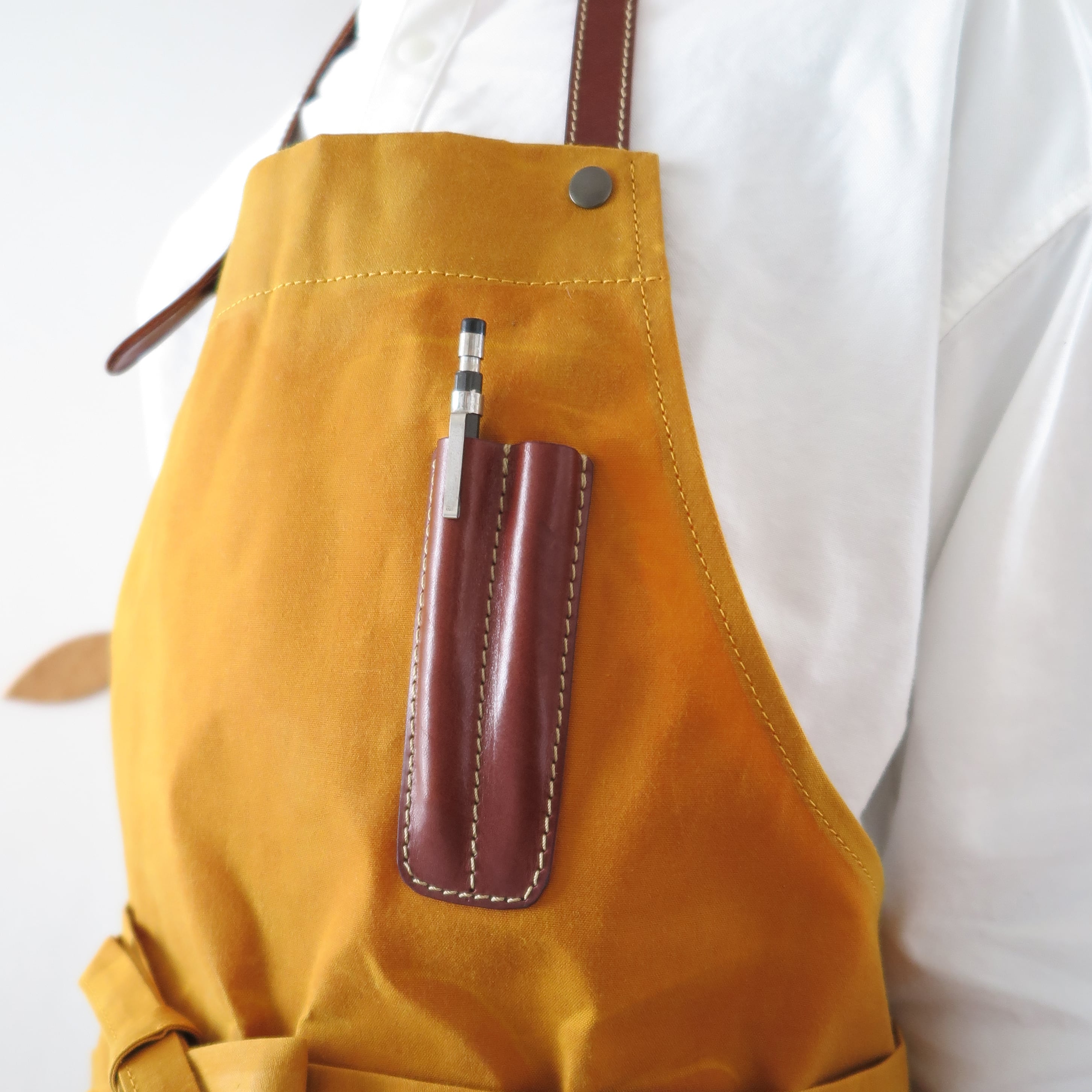Paraffin canvas apron MUSTARD | antitese（アンティテーゼ