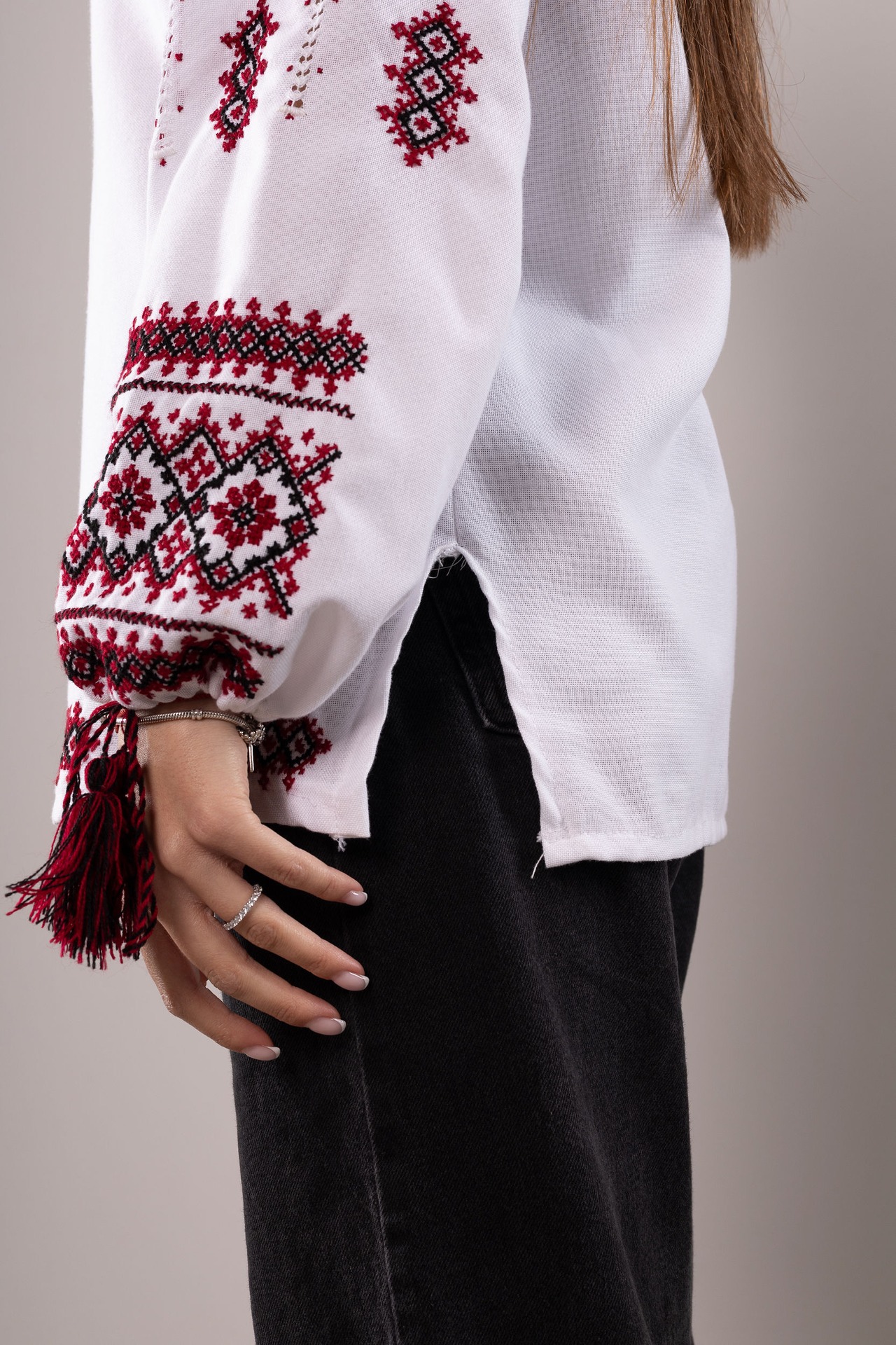 ウクライナ刺繍ヴィシヴァンカ・クラシック　ドニプロ　手刺繍　麻　レディース・フリーサイズ - 11