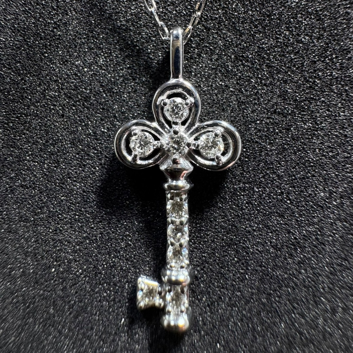 Pt900 0.10ct ダイヤモンド キーモチーフネックレス | カオキ | 日本 