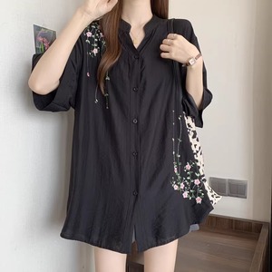 【送料無料】 ブラウス トップス ロング丈 ゆったり 半袖 フレア袖 フレアスリーブ Vネック Aライン フレア プルオーバー 刺繍 薄手生地 無地 かわいい 大人可愛い 大人女子 こなれ感 シンプル カジュアル 大人 上品 おしゃれ お洒落 ラフ コンサバ エレガント シック デート お出かけ お茶会 女子会 休日 授業参観 夏 30代 40代 女性用 レディース 着回し プチプライス デイリーユース ファッション コーデ スタイル 楽ちん 定番アイテム 着痩せ 垢抜け ホワイト 大人カラー モノトーン