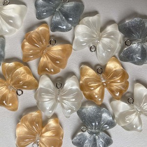 ぷっくりリボンラメチャーム（34mm）