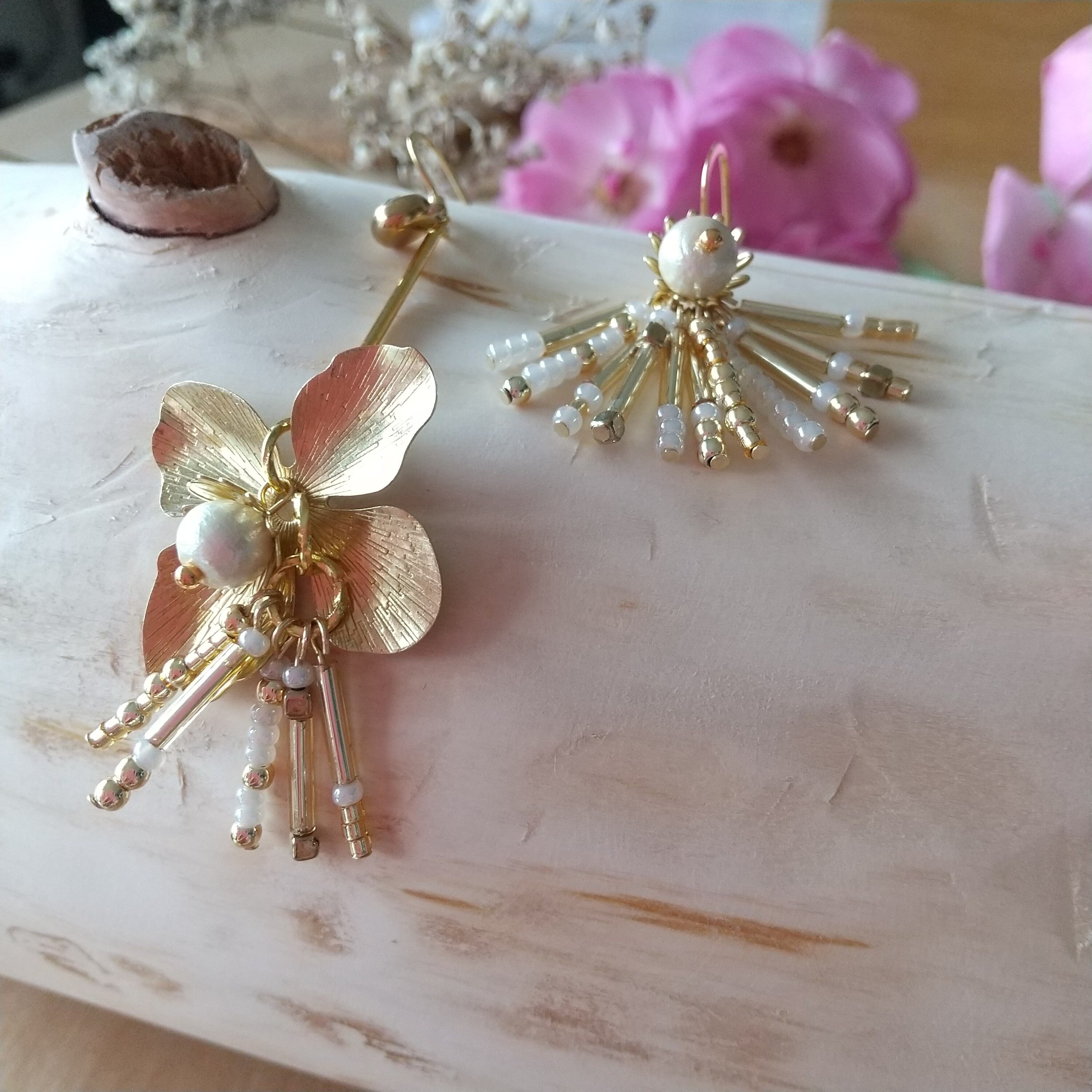 ピンピンビーズとパールフラワー アシンメトリーピアス・イヤリング