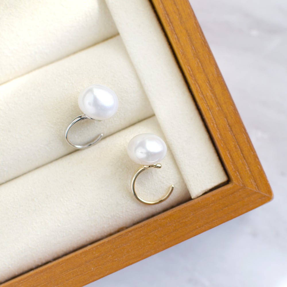 日常にすっと溶け込む 大粒バロックパール イヤーカフ / 淡水パール cf-077