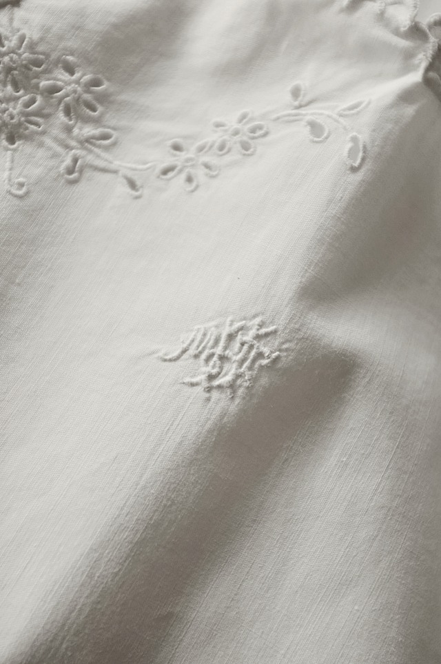 フランス 1900s 白蝶の司る白花のワンピース アンティーク