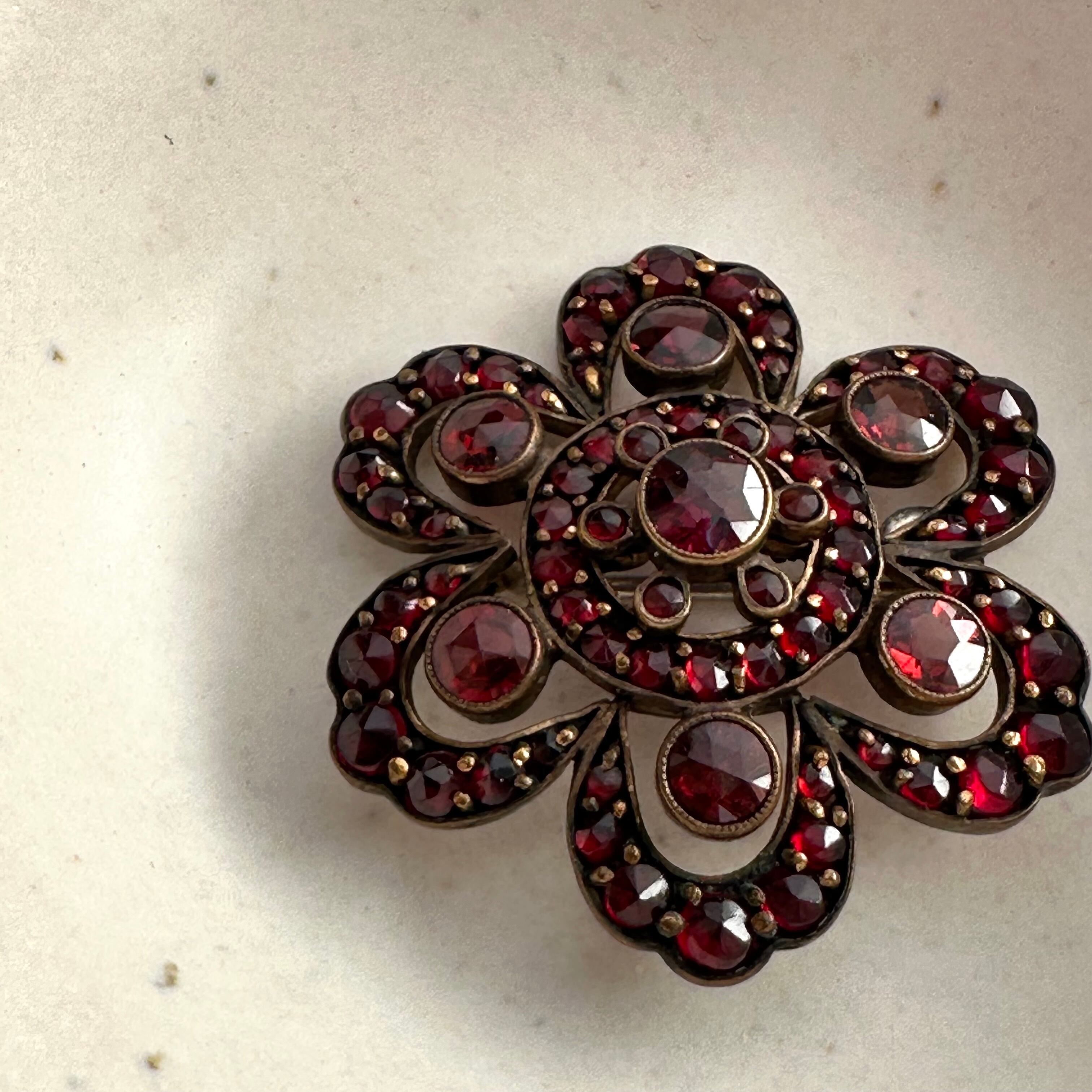 brooch ボヘミアンガーネット フラワー | peartreemarket