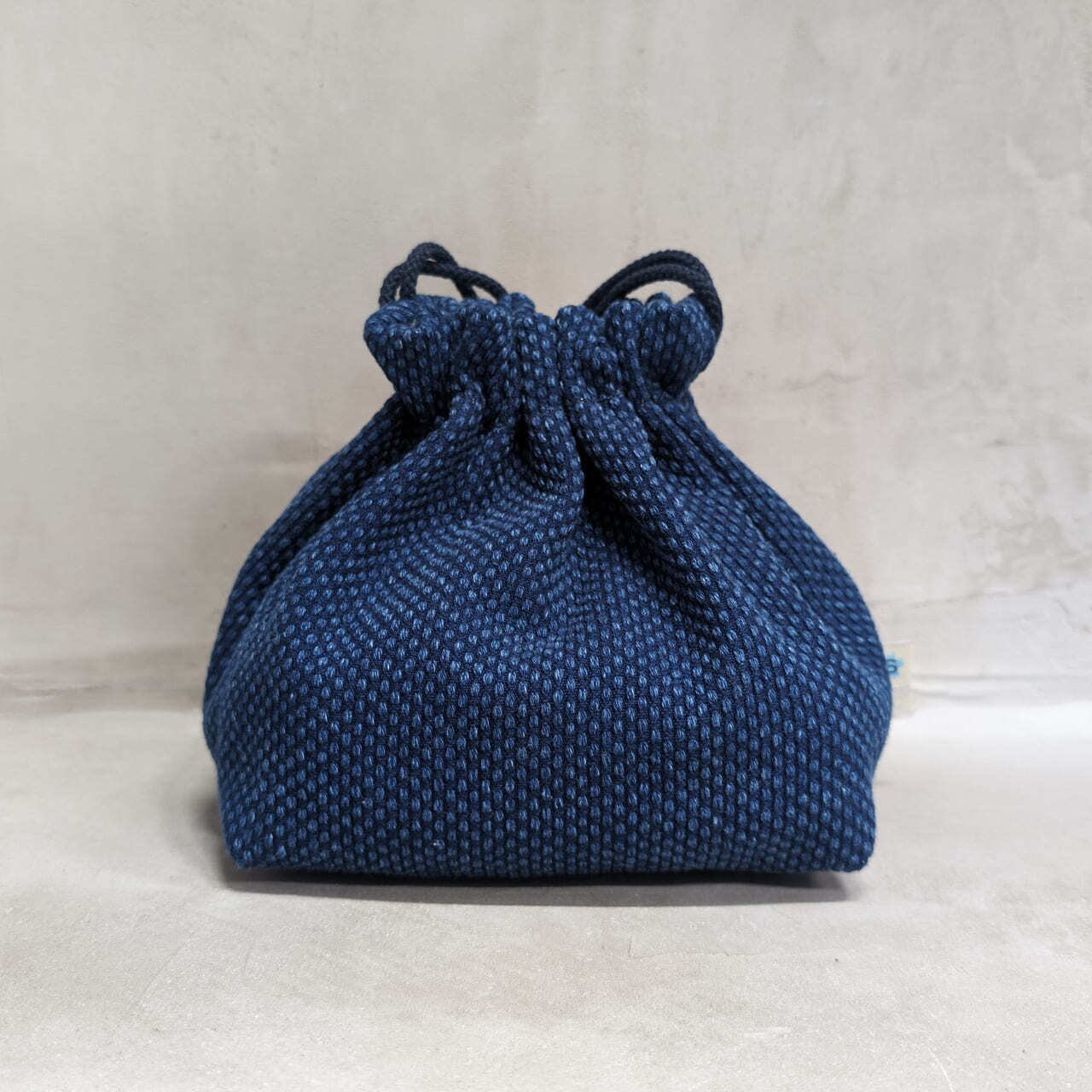 DENTO” SASHIKO DRAWSTRING BAG | BLUE SAKURA JEANS 公式サイト DENTO” SASHIKO DRAWSTRING BAG | BLUE SAKURA JEANS 公式サイト