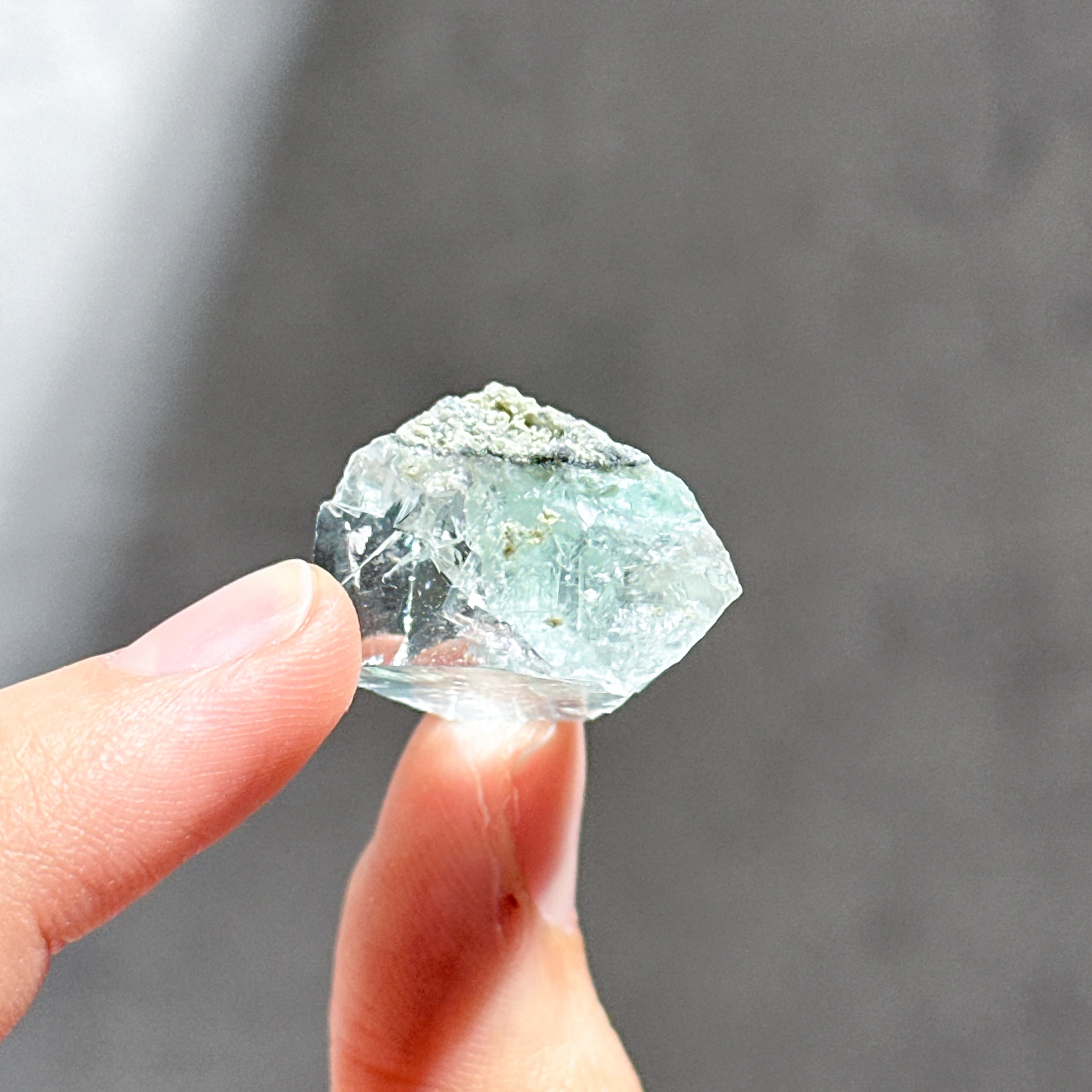 天然石フローライト原石標本F.42 シャンファーリン産フローライト 原石42◇ Fluorite From Xianghualing