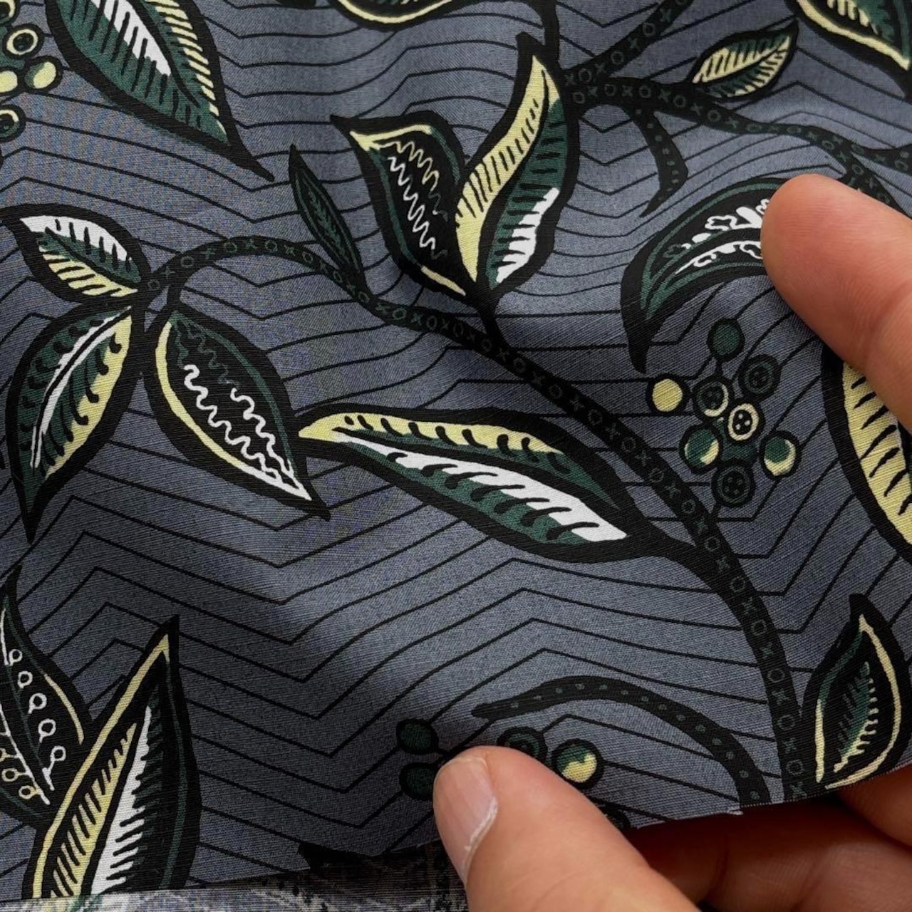 jm860◆2m◆M◆訳あり◆タイプライター生地◆パティック風プリント