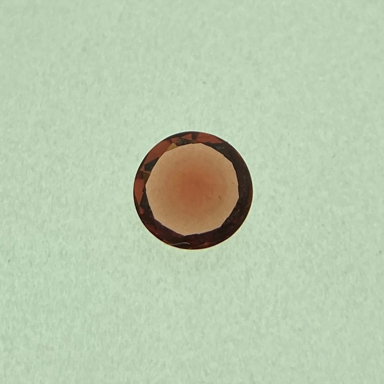 丸いスピネル  約3.3mm r-0466