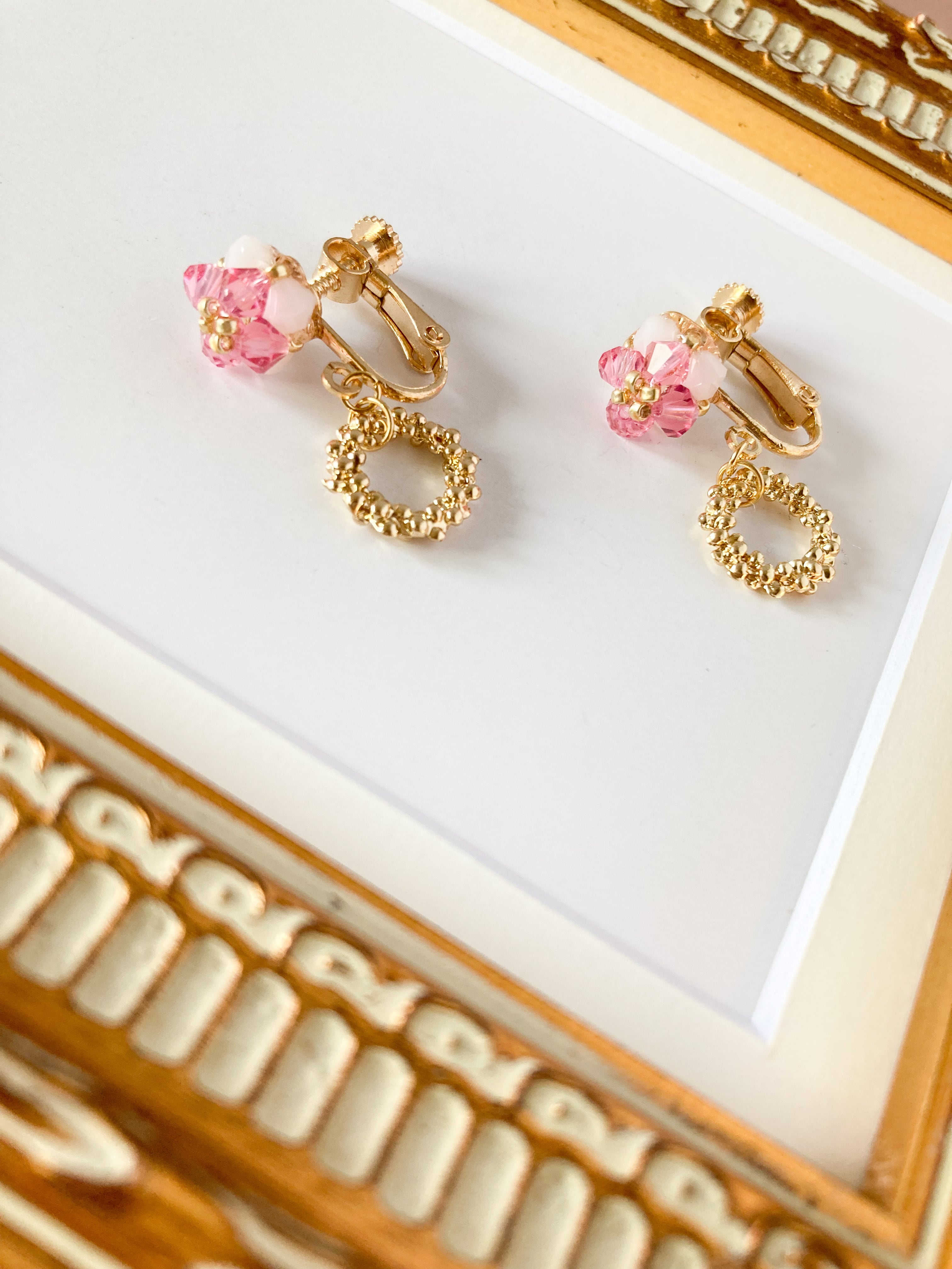 ピンク紫陽花風モチーフが揺れる スワロフスキーピアス イヤリング | shaha
