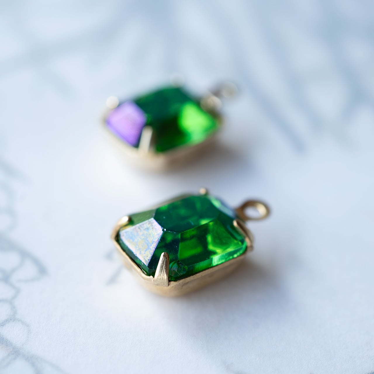 1940's ドイツ グリーンのAB加工オクタゴンチャーム(2コ)