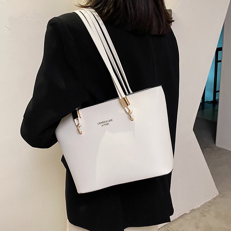 レッド トートバッグ ハンドバッグ Tiancai_Wing_Bag34368473200