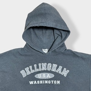 【GILDAN】 BELLINGHAM WASHINGTON パーカー フーディー hoodie プリント アーチロゴ スウェット トレーナー M US古着