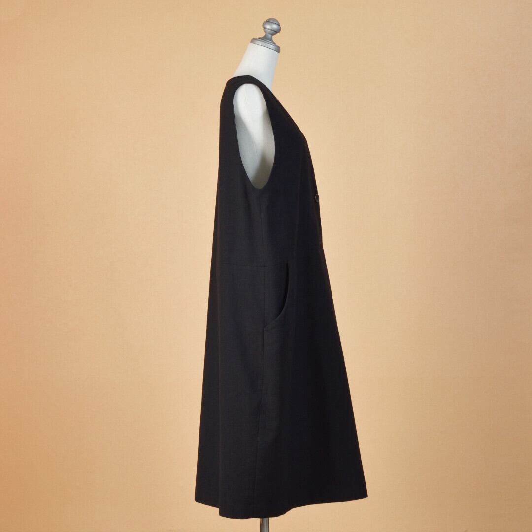 atelier naruse アトリエナルセ コットンウールヘリンボーン・ジャンパースカート・ブラック 人気のアイテムがリデザインされて秋冬仕様で発売になりました。