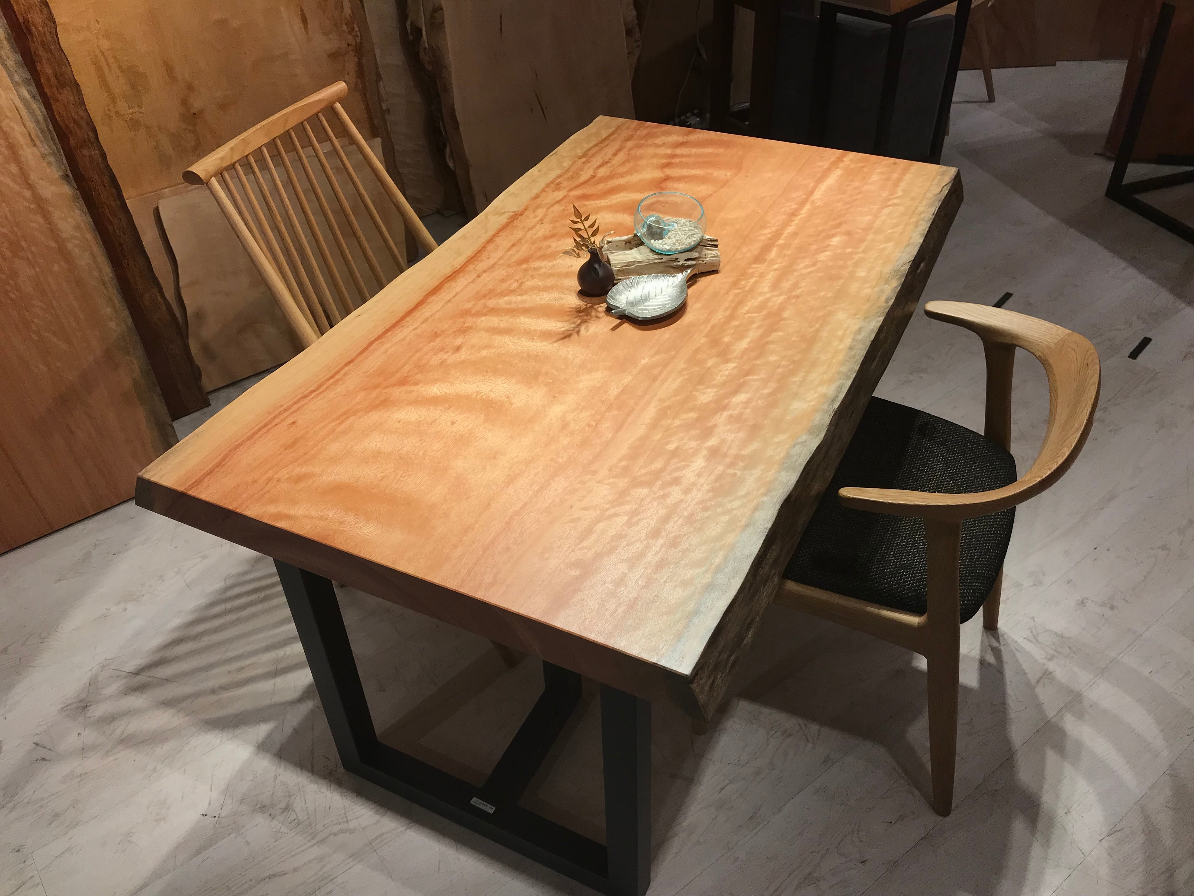 ボセ（アフリカンチェリー） ダイニングテーブル | 千年家具 - 一枚板