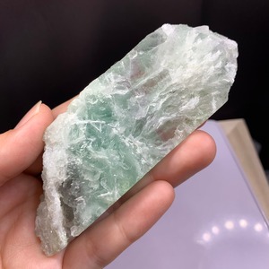 1.エンジェルフェザーフローライト原石クラスター