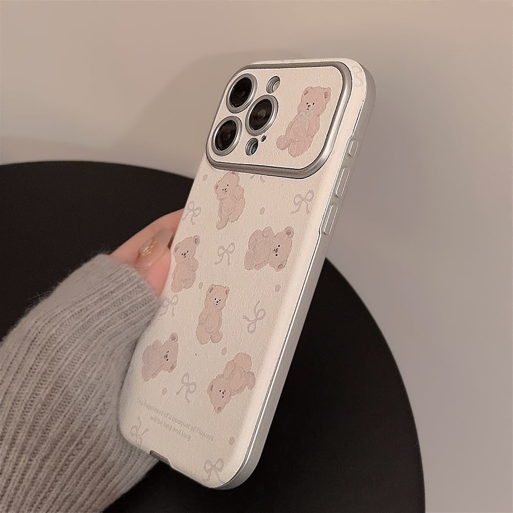 新型iPhone15対応】癒しのテディベア◎ふわかわクマさん リボン ハンド
