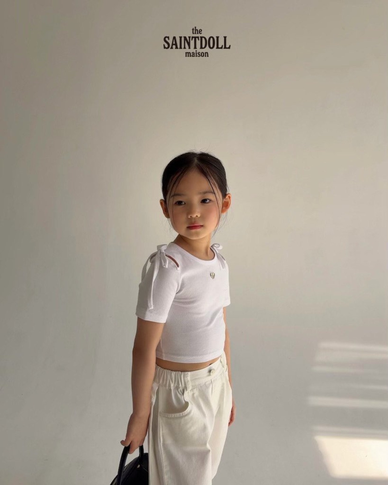 [SAINTDOLL] Off-the-shoulder top / [세인트돌] 어깨트임티